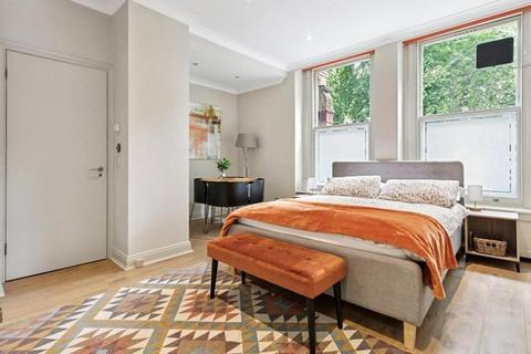 Studio to rent, Abercorn Place, London NW8