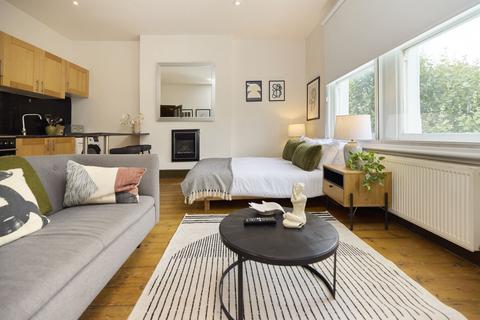 Studio to rent, Highlever Road