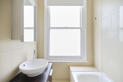 Studio to rent, Highlever Road