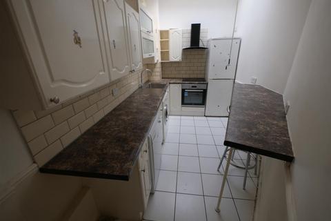 2 bedroom flat to rent, The Mount, Bournemouth, BH1