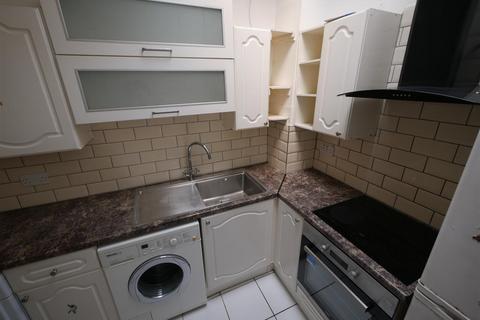 2 bedroom flat to rent, The Mount, Bournemouth, BH1