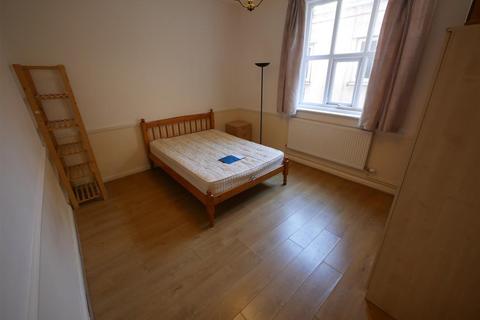 2 bedroom flat to rent, The Mount, Bournemouth, BH1