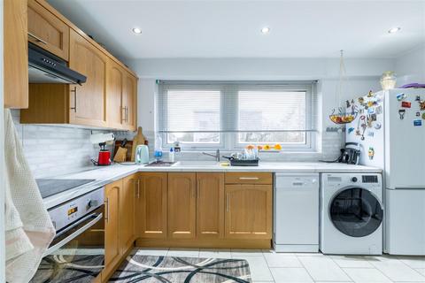 3 bedroom maisonette for sale, Strathtay Road, Perth