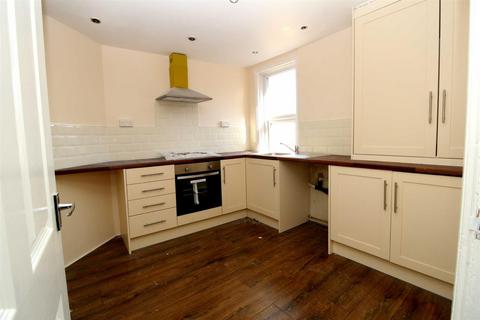 3 bedroom flat to rent, Prudhoe Terrace, North Shields
