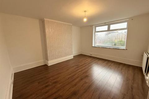 3 bedroom flat to rent, Prudhoe Terrace, North Shields
