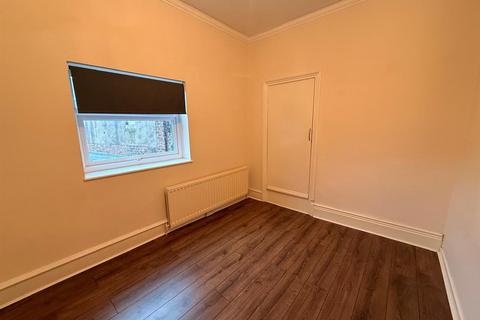 3 bedroom flat to rent, Prudhoe Terrace, North Shields