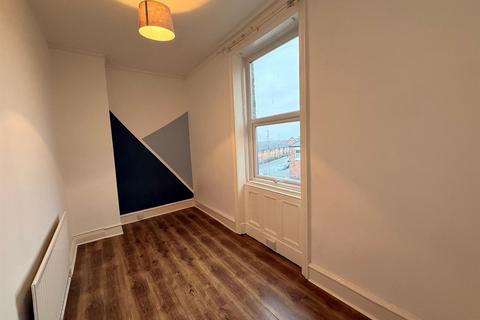 3 bedroom flat to rent, Prudhoe Terrace, North Shields