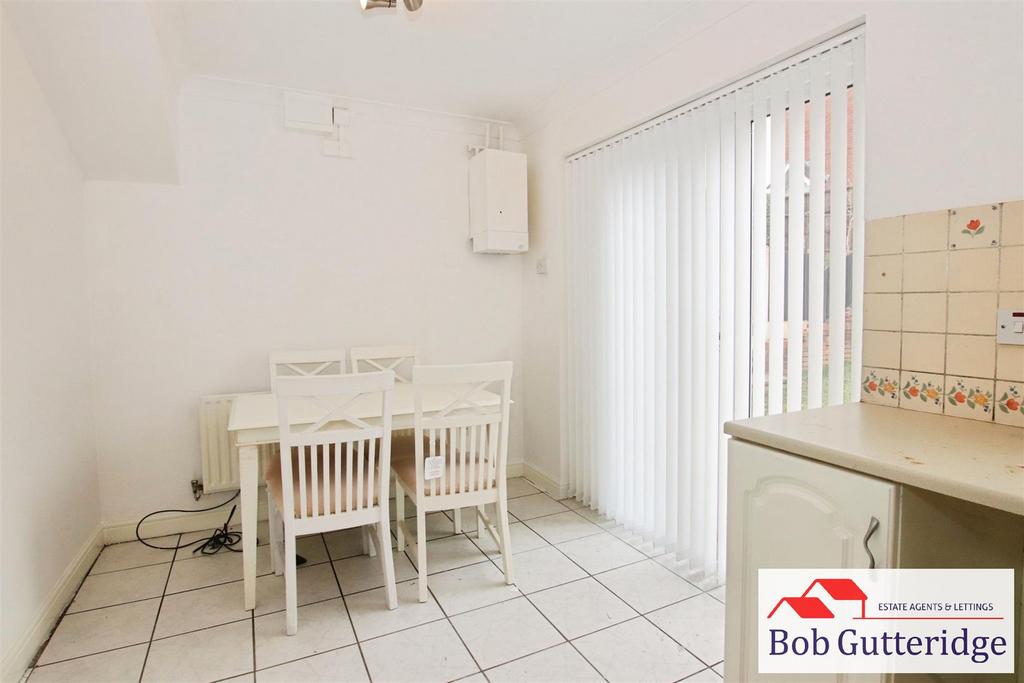 Fitted kitchen / diner