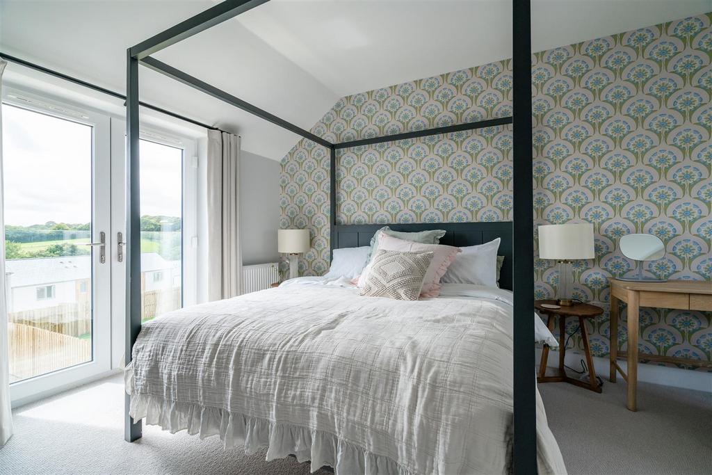 13. Master bedroom with private en-suite.jpg
