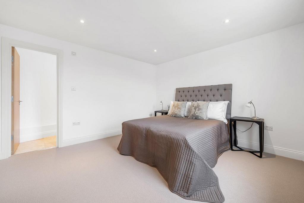 Bedroom 1.JPG