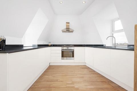2 bedroom flat for sale, Rossiter Road, London SW12