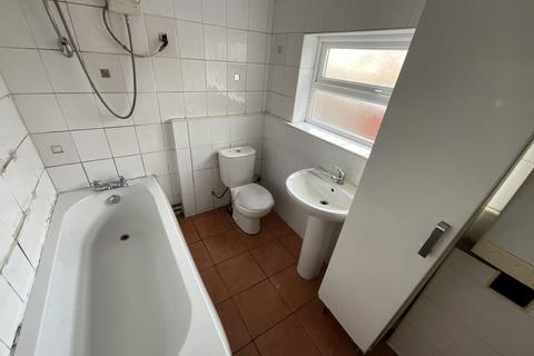 3 bedroom terraced house for sale, Farm Road, Oldbury B68