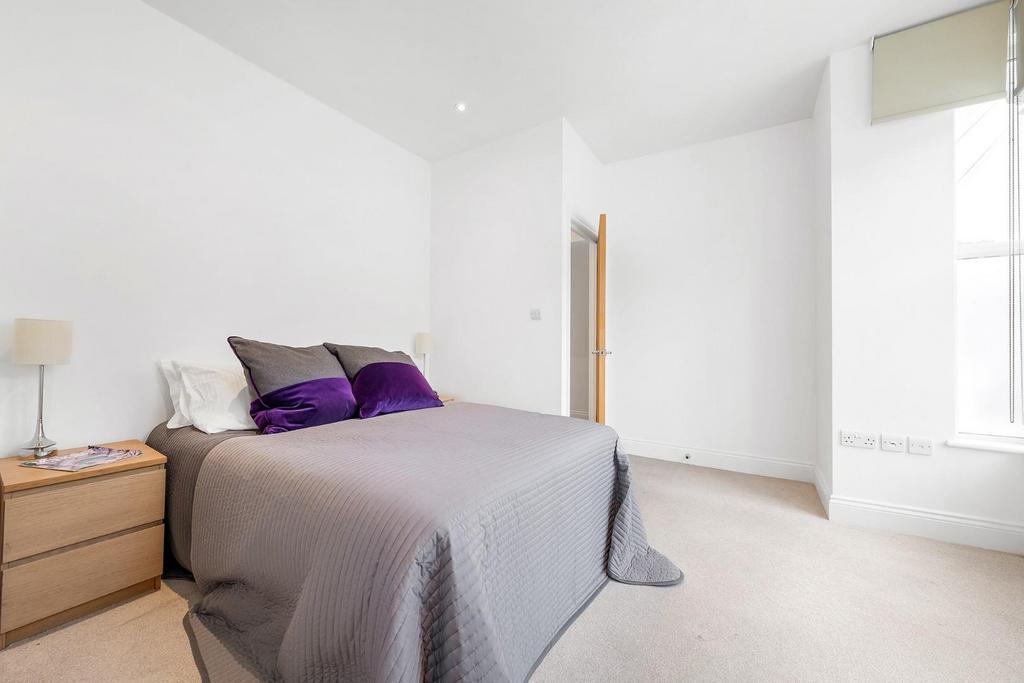 Bedroom 1.JPG