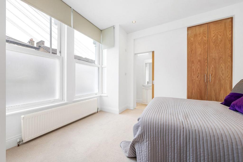 Bedroom 1 (2).JPG