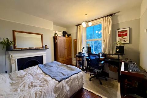 3 bedroom flat to rent, Devonshire Road, Forest Hill, London, SE23