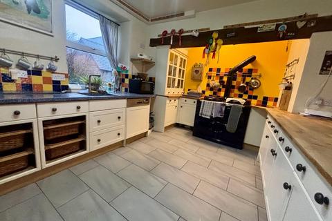 5 bedroom property with land for sale, Llanwnnen Road, Lampeter, SA48