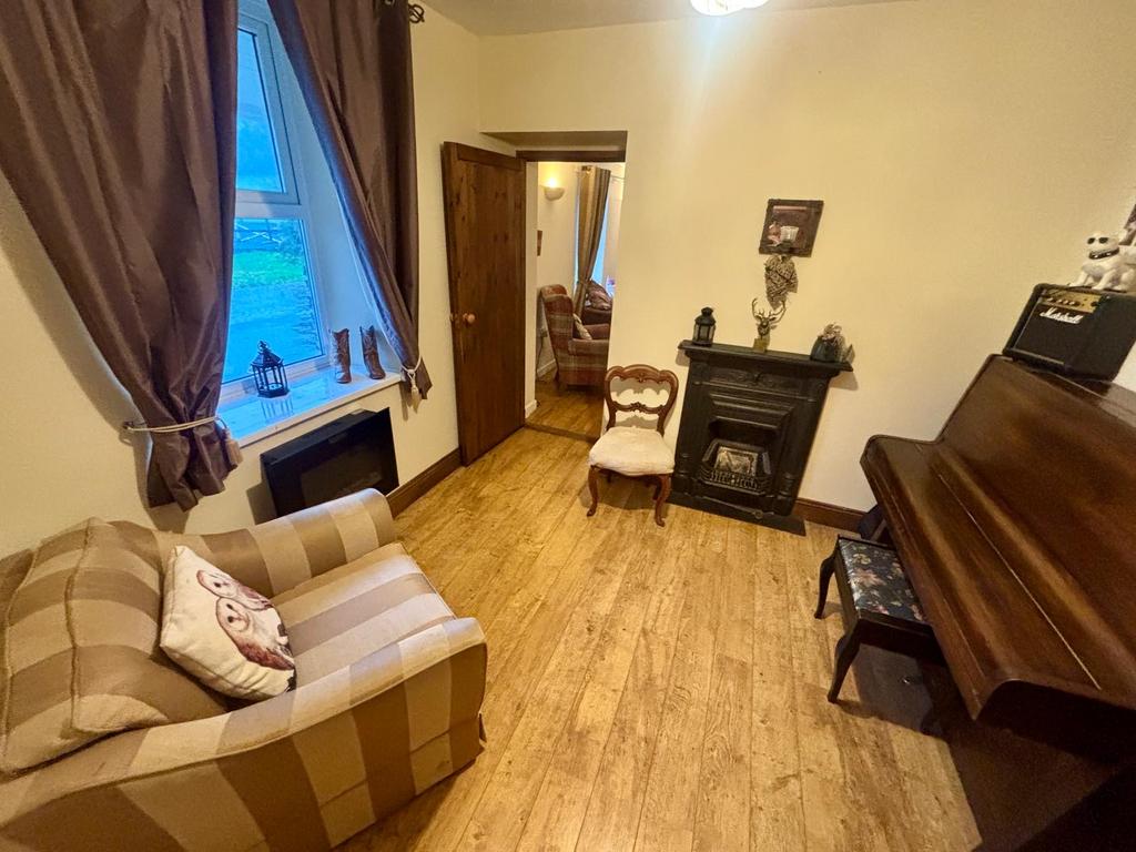 Piano room/t.v. room