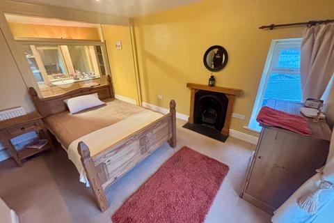 5 bedroom property with land for sale, Llanwnnen Road, Lampeter, SA48