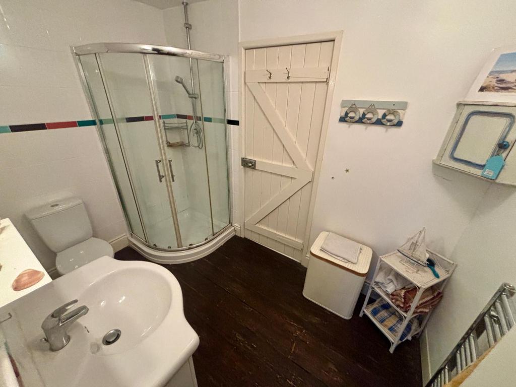 Jack and jill bathroom