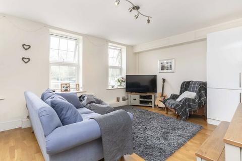 2 bedroom flat to rent, Cricket Green, Mitcham CR4