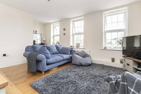 2 bedroom flat to rent, Cricket Green, Mitcham CR4