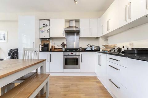 2 bedroom flat to rent, Cricket Green, Mitcham CR4