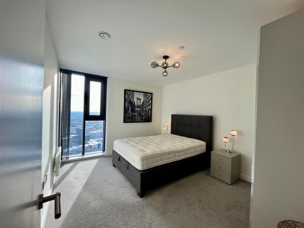 195 Bank bedroom.jpg