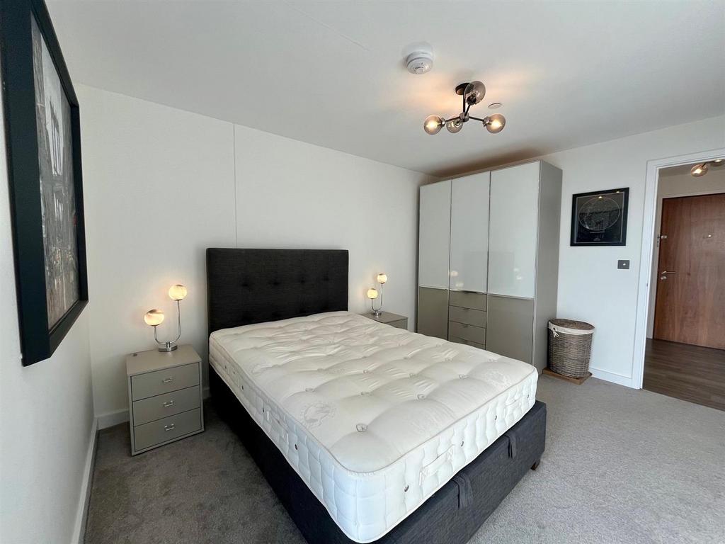 195 Bank bedroom photo.jpg