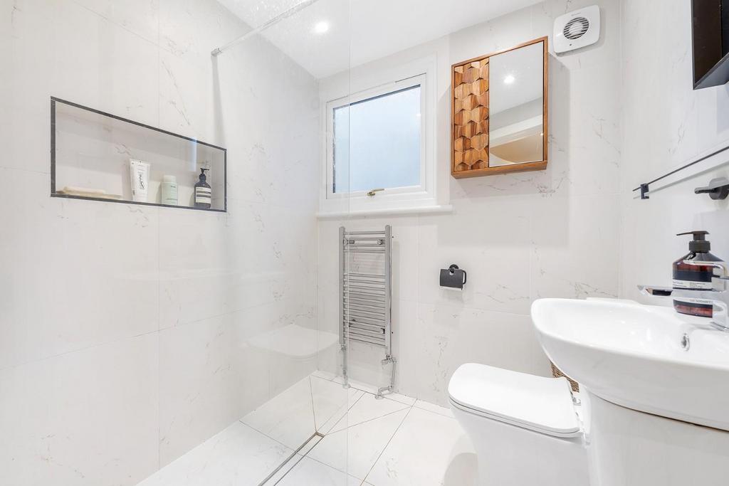 Bathroom 2.JPG