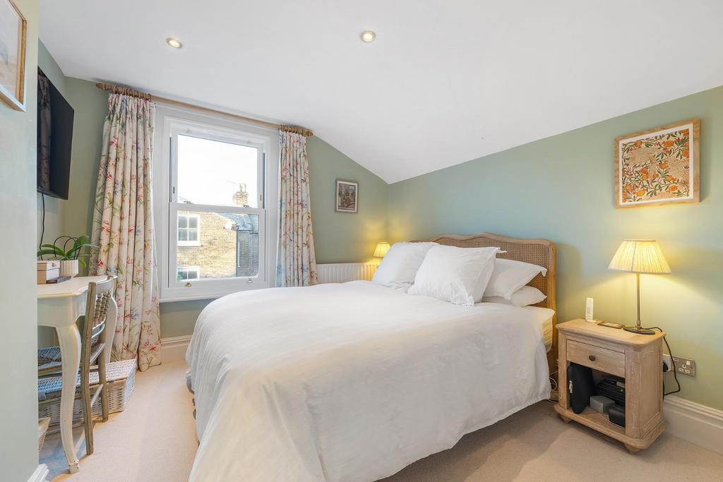 Bedroom 1.JPG