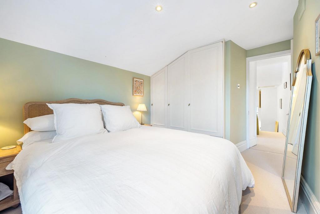 Bedroom 1 (2).JPG