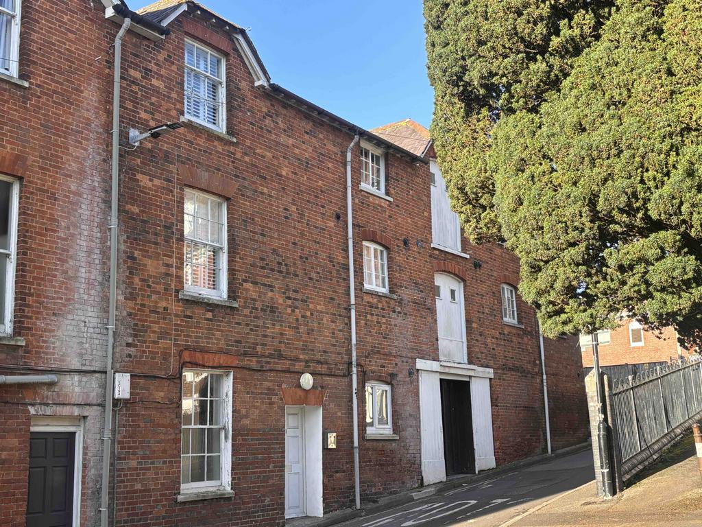 2 bed flat to rent