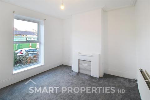3 bedroom terraced house to rent, Thornton Lodge Road, Huddersfield HD1