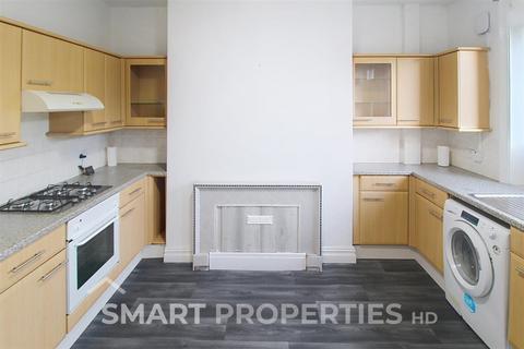 3 bedroom terraced house to rent, Thornton Lodge Road, Huddersfield HD1