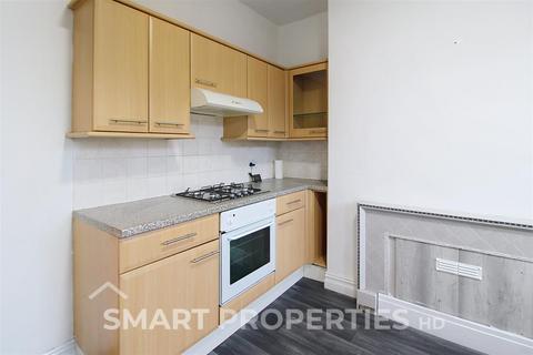 3 bedroom terraced house to rent, Thornton Lodge Road, Huddersfield HD1