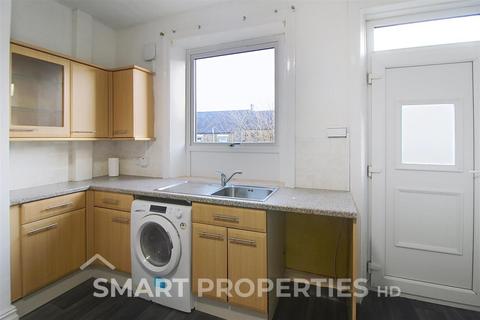 3 bedroom terraced house to rent, Thornton Lodge Road, Huddersfield HD1