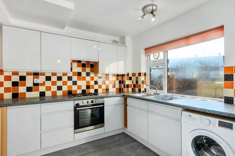 3 bedroom terraced house to rent, Lambarde Road, Sevenoaks, TN13 3HU