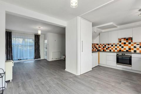 3 bedroom terraced house to rent, Lambarde Road, Sevenoaks, TN13 3HU