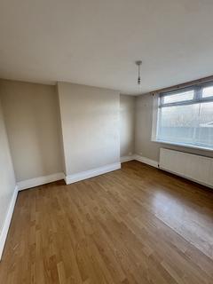 2 bedroom flat to rent, Blundell Avenue, Cleethorpes DN35