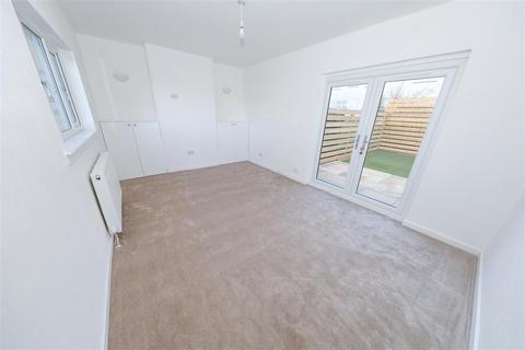 2 bedroom end of terrace house for sale, Selkirk Place, Glenrothes
