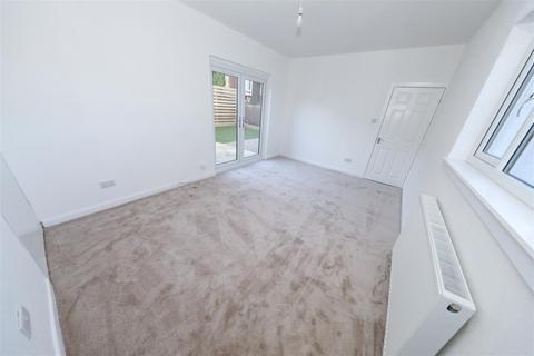 2 bedroom end of terrace house for sale, Selkirk Place, Glenrothes