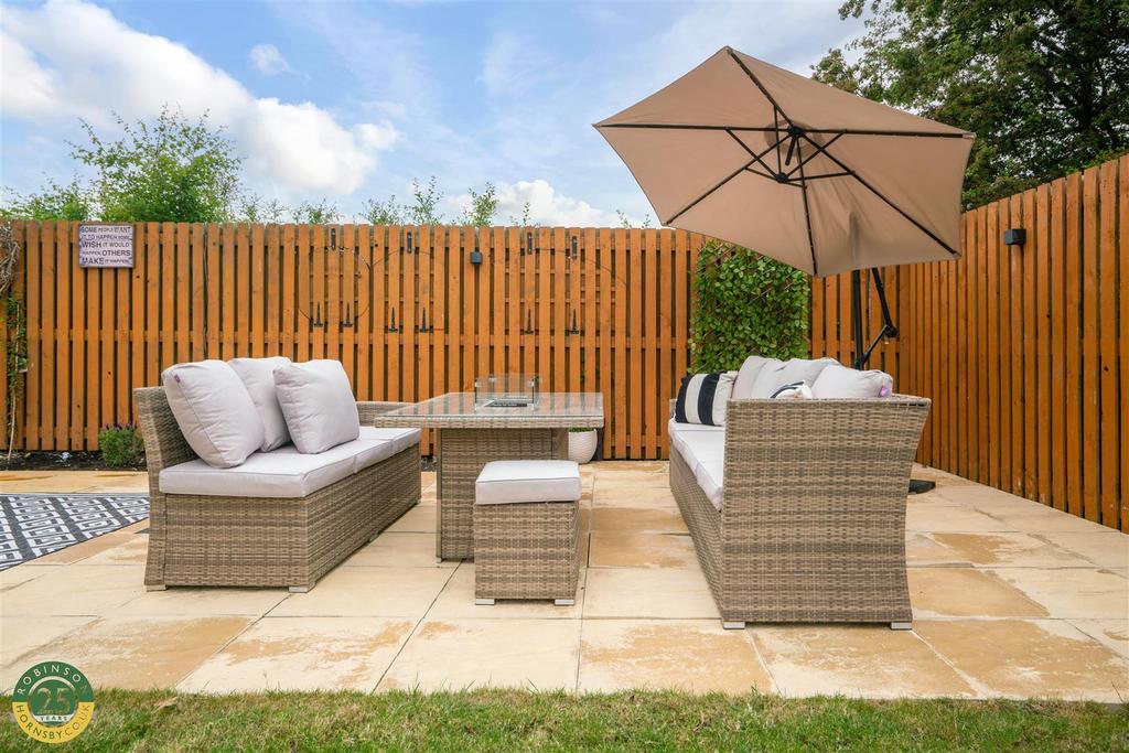 Rear Patio 1.jpg