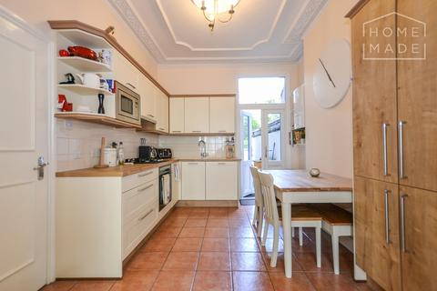 2 bedroom maisonette to rent, Lavender Sweep, Clapham, SW11