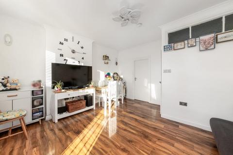 2 bedroom flat for sale, Lakeview Road, West Norwood, London, SE27