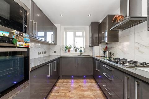 2 bedroom flat for sale, Lakeview Road, West Norwood, London, SE27