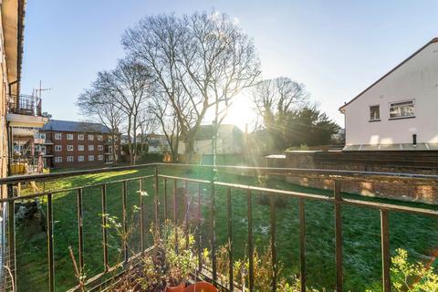 2 bedroom flat for sale, Lakeview Road, West Norwood, London, SE27
