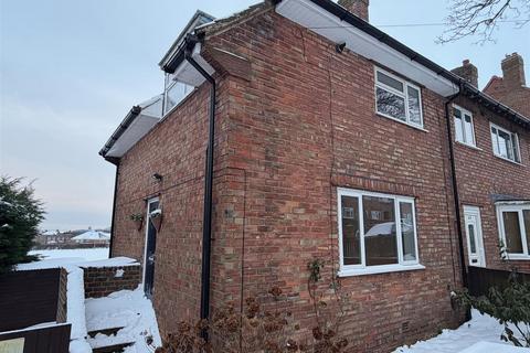 3 bedroom end of terrace house to rent, St. Leonards Crescent, Scarborough