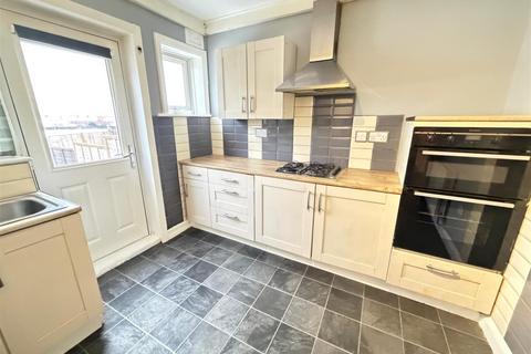 3 bedroom end of terrace house to rent, St. Leonards Crescent, Scarborough