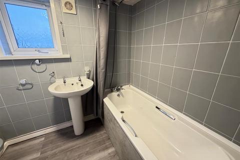 3 bedroom end of terrace house to rent, St. Leonards Crescent, Scarborough