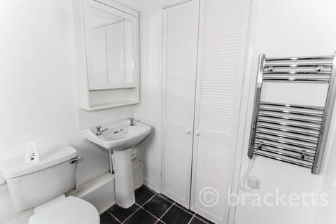 2 bedroom flat to rent, High Street, Tunbridge Wells, TN1